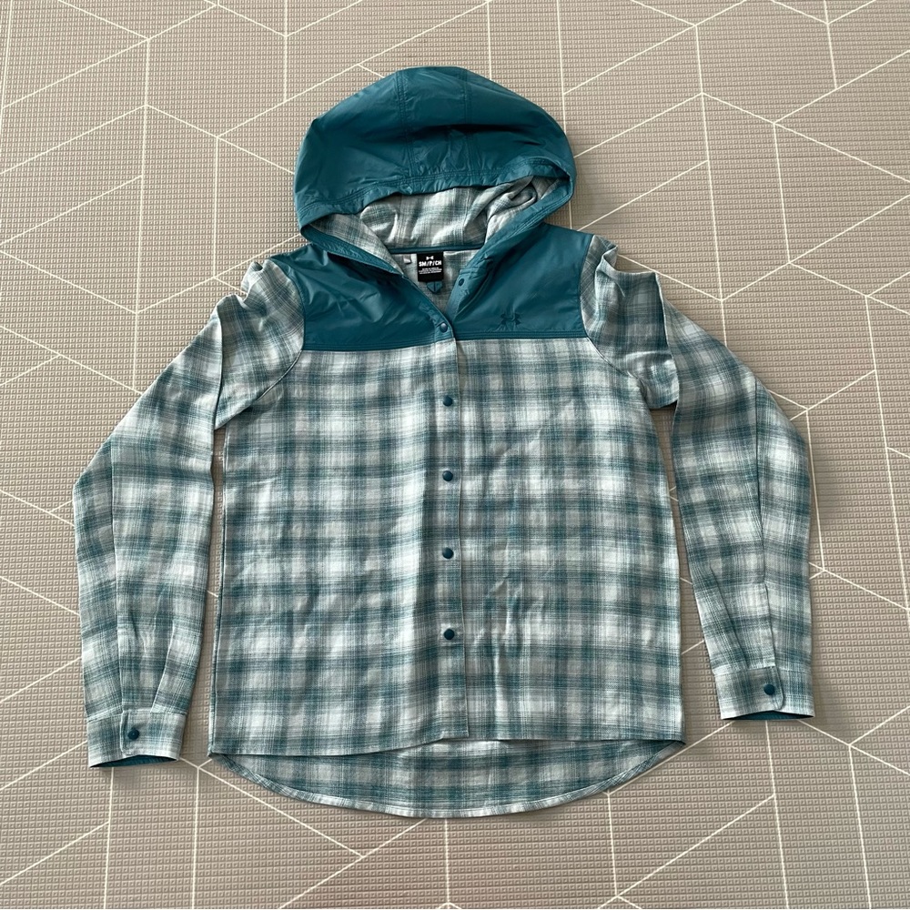 Under‎ Armour Women's Sz S Blue Flannel Jacket Hoodie